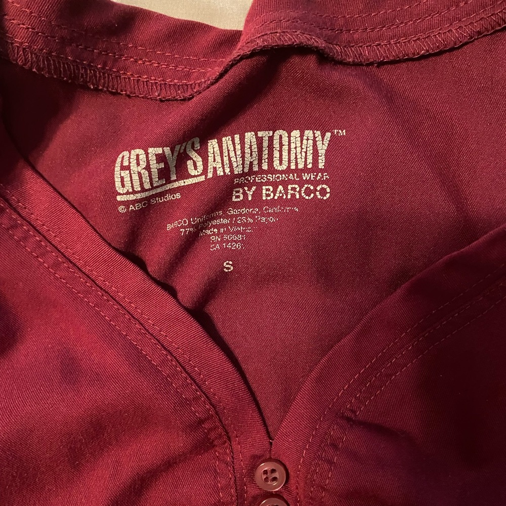 Greys Anatomy Maroon scrub set Smalls